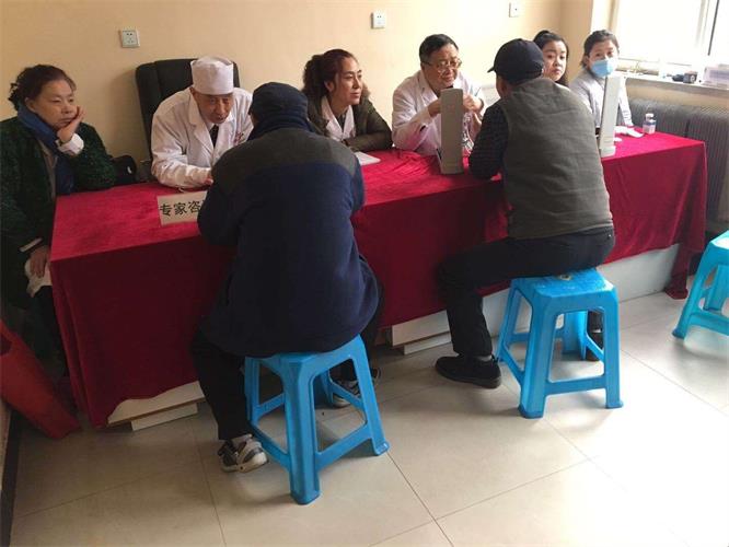 真情融入社区，，义诊温暖民心